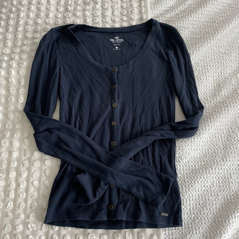 Long sleeve shirt with buttons